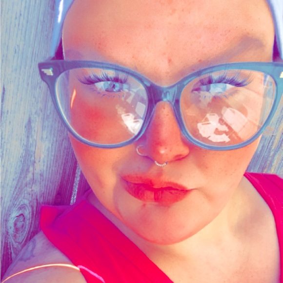 Meet your Posher, Alissa - Picture 2 of 16